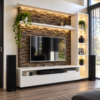 Maatwerk tv-meubel met karaktervolle houten wand