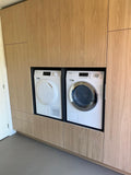 Maatwerk wasruimte met houten kastenwand